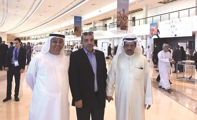 الزميل جاسم التنيب وخالد خليل وحسين المناعي