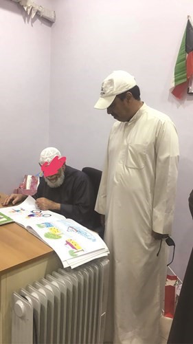 مسلم السبيعي مع أحد المسنين