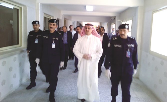 اللواء طلال معرفي وعابدين العابدين وعبدالله المطوطح في طريقهم إلى اللقاء التنويري