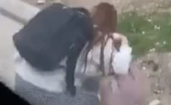 بالفيديو.. مسافرة من ألمانيا إلى الصين تقفز من حافلة هربا من الحجر الصحي