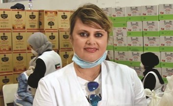 المتطوعة من جمهورية ألبانيا الياونا بكاري
