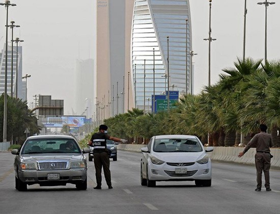 السعودية: تمديد حظر التجول في مكة والمدينة ليصبح 24 ساعة