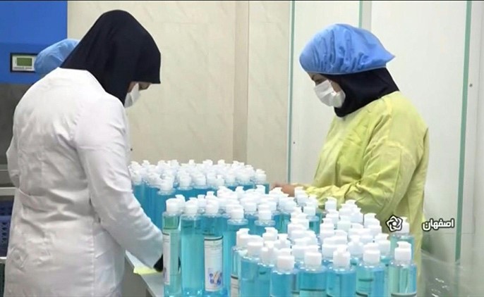 مصانع إيرانية تنتج كمامات ومعقمات للوقاية من كورونا