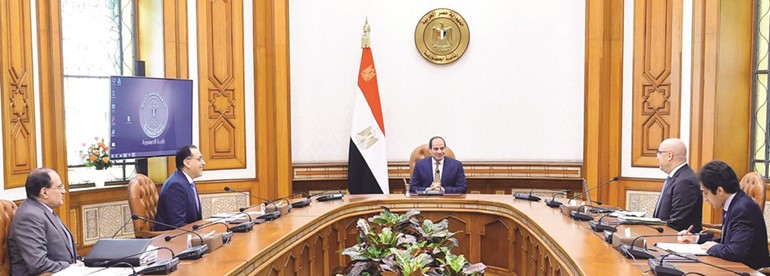 جانب من اجتماع الرئيس عبد الفتاح السيسي أمس مع رئيس الحكومة ووزير الإسكان بحضور مستشار الرئيس للتخطيط العمراني