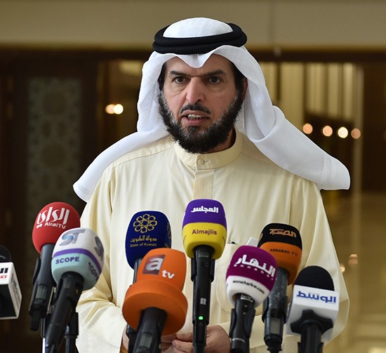 الدمخي يطالب بالحظر الكلي على المناطق ذات الكثافة العمالية العالية