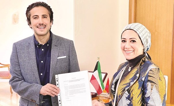 السفير الشيخ عزام الصباح مستقبلا د.جيهان الاستاد