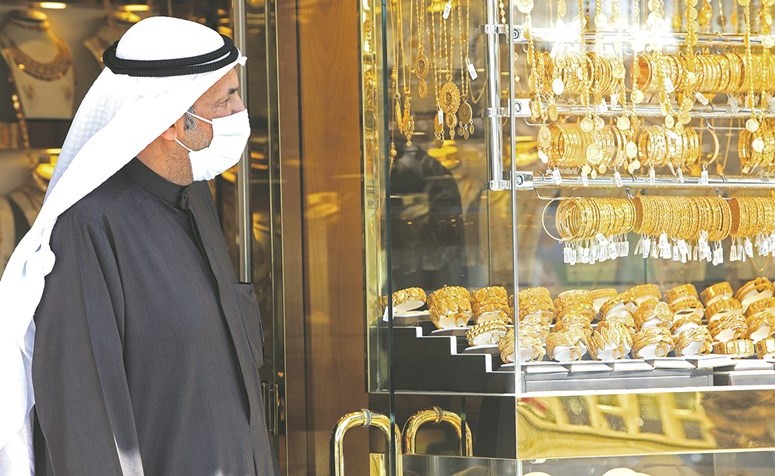 بالفيديو.. الذهب في الكويت أصبح نادر الوجود.. والطلب كبير