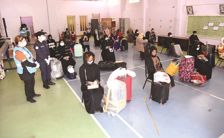 مدرسة الجليب للسيدات استقبلت وافدات من جنسيات مختلفة