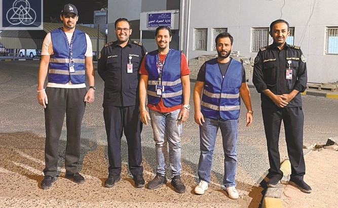  ومع رجال الجمرك الجوي