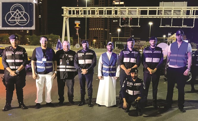 فريق جمعية الشامية والشويخ مع رجال الداخلية