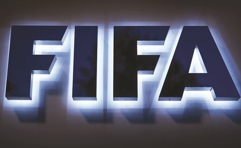 ضوابط خاصة بعقود اللاعبين وفترات الانتقالات