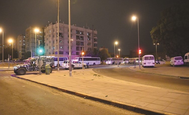 آليات أمنية تراقب إغلاق الجليب (قاسم باشا)