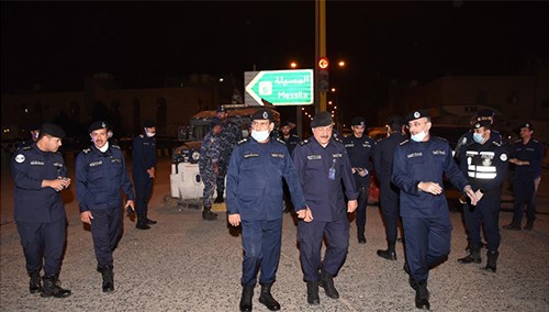 الفريق النهام تفقد النقاط الأمنية بمنطقتي جليب الشيوخ والمهبولة