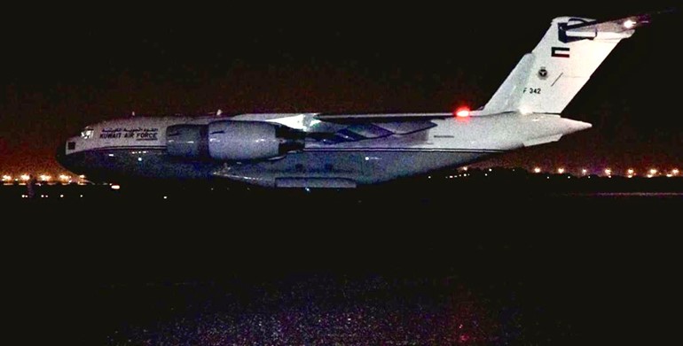 "الدفاع": وصول طائرة للقوة الجوية الكويتية من بنغلاديش محملة بالمعدات الطبية اللازمة