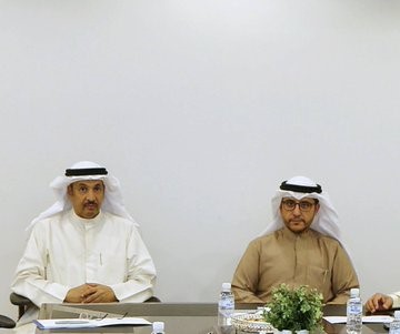 وزير الخارجية الكويتي يعقد اجتماعا حول منصة (معاكم) الخاصة بالمواطنين بالخارج