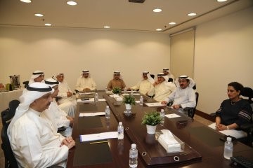وزير الخارجية الكويتي يعقد اجتماعا حول منصة (معاكم) الخاصة بالمواطنين بالخارج