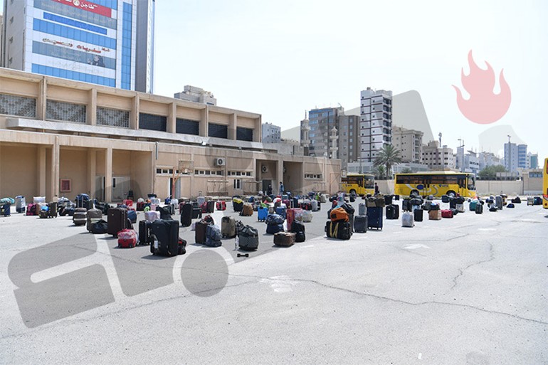 حضور كثيف من قبل المخالفين البنغاليين أمام مركزي الاستقبال في الفروانية