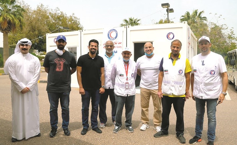 فريق التجاري مع ادارة جمعية الهلال الاحمر