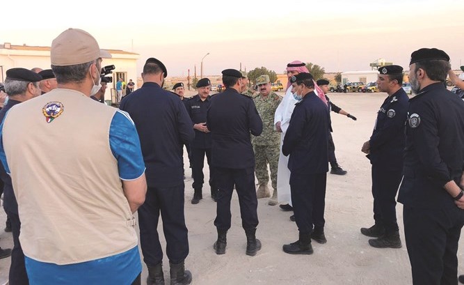 الصالح يتفقد مواقع إيواء الوافدين المبعدين في منطقة كبد