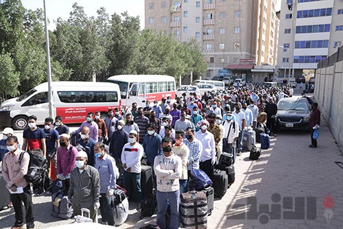 استقبال المخالفين البنغاليين مستمر على مركزي إنهاء معاملاتهم في الفروانية تمهيداً لمغادرتهم البلاد