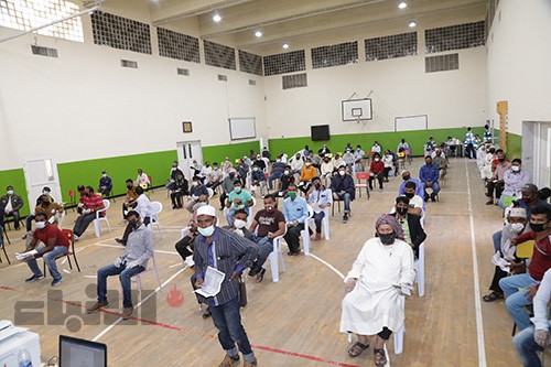 استقبال المخالفين البنغاليين مستمر على مركزي إنهاء معاملاتهم في الفروانية تمهيداً لمغادرتهم البلاد