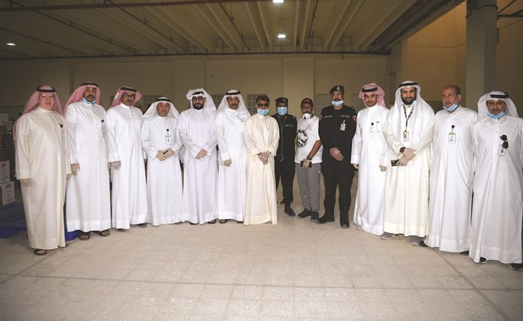 عبدالعزيز الشعيب ورئيس وأعضاء مجلس إدارة جمعية الفنطاس التعاونية في الفرع الميداني الجديد بمدرسة إنوفا