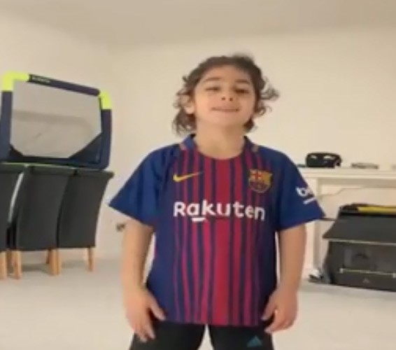 بالفيديو.. طفل إيراني بمتابعيه الـ 2.7 مليوناً يستعرض لعيون ميسي