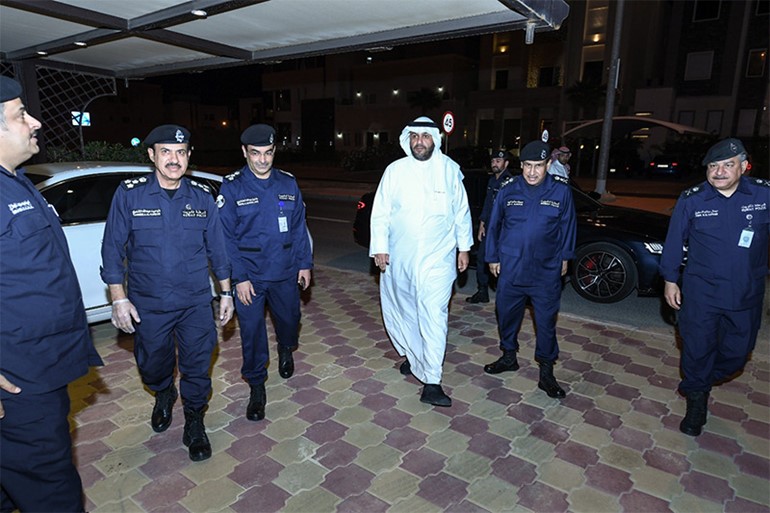 الصالح والنهام وقيادات أمنية عادوا وكيل ضابط عبد المحسن العجمي