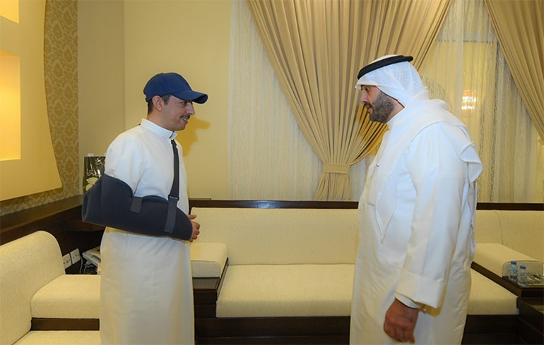 الصالح والنهام وقيادات أمنية عادوا وكيل ضابط عبد المحسن العجمي
