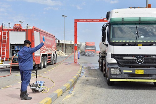 بالفيديو.. "الإطفاء": تركيب وتشغيل منصات التعقيم في المراكز الحدودية ومطار الكويت الدولي