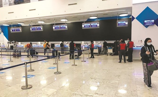 جانب من إنهاء الإجراءات الأخيرة قبل السفر