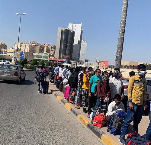 المخالفون من الجنسية الهندية يتقدمون بأعداد هائلة للاستفادة من مهلة "الداخلية"