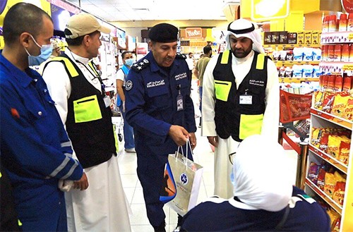 "الإطفاء" أطلقت حملة "نبيك سالم بالبيت" من جمعية الروضة وحولي التعاونية