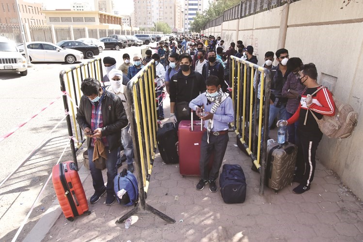 المخالفوا جاؤوا بأمتعتهم استعدادا للرحيل