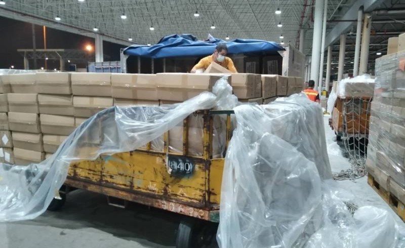 السفير حيات لـ"الأنباء": طائرة كويتية عائدة من الصين تحمل إلى البلاد اليوم عدة أطنان من المستلزمات الطبية والوقائية لتعزيز المخزون