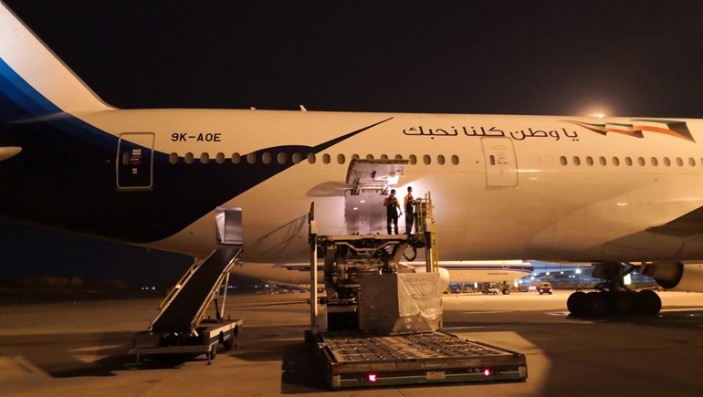 السفير حيات لـ"الأنباء": طائرة كويتية عائدة من الصين تحمل إلى البلاد اليوم عدة أطنان من المستلزمات الطبية والوقائية لتعزيز المخزون