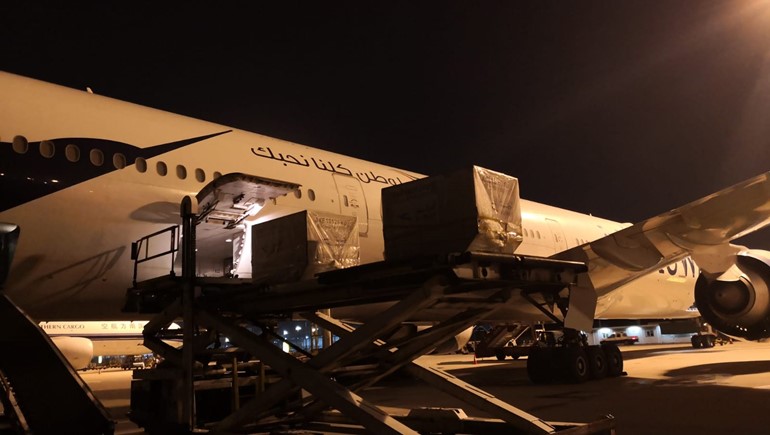 السفير حيات لـ"الأنباء": طائرة كويتية عائدة من الصين تحمل إلى البلاد اليوم عدة أطنان من المستلزمات الطبية والوقائية لتعزيز المخزون