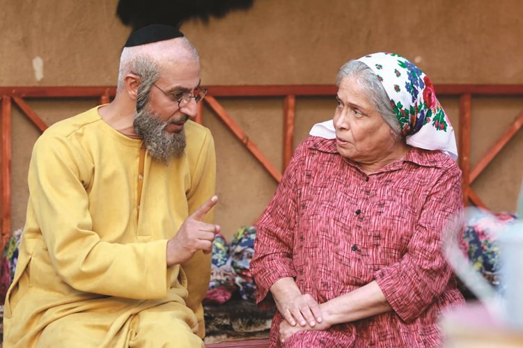 مشهد يجمع النجمة حياة الفهد والنجم عبدالمحسن النمر