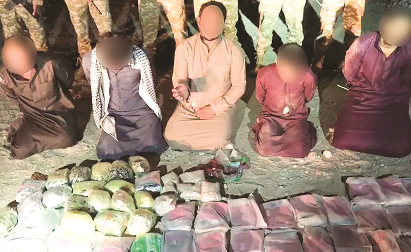 المهربون الستة وامامهم المخدرات والأسلحة