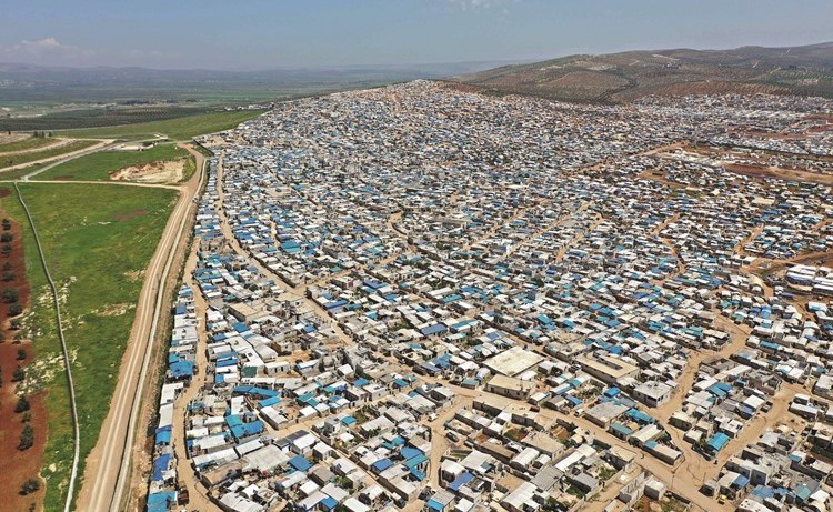 صورة جوية لمخيم أطمة للنازحين في إدلب قرب الحدود التركية		(أ.ف.پ)