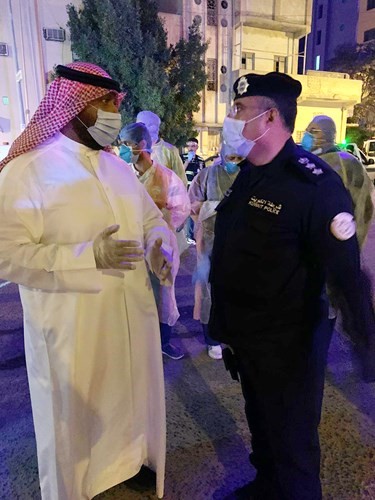 محافظ العاصمة يشرف على عملية إخلاء ما يجاوز 1043 عاملاً وافداً إلى 3 عمارات سكنية في شرق والمرقاب
