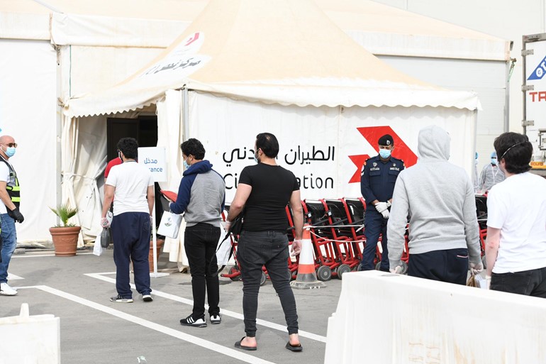 بالفيديو.. مطار الكويت يستقبل أولى رحلات اليوم الثاني لإجلاء المواطنين من الخارج
