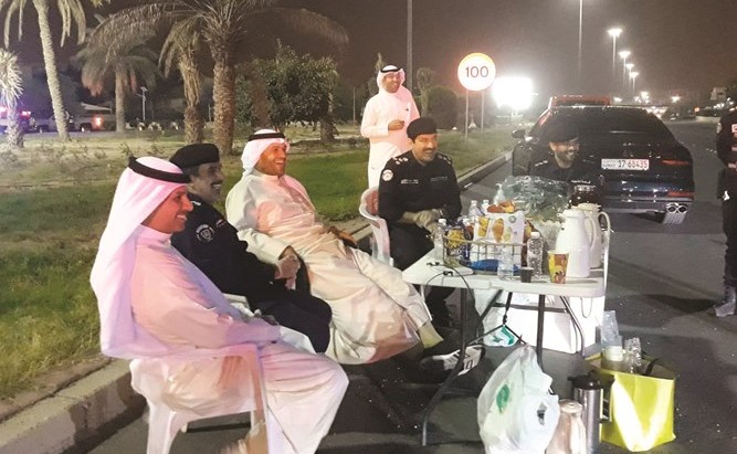 الوزير أنس الصالح في حديث باسم مع قيادات أمنية