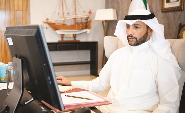 الرئيس الغانم أثناء اجتماع اللجنة التحضيرية عبر تقنية الاتصال المرئي