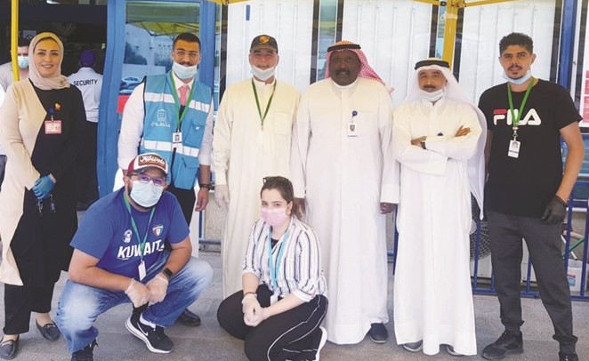 مع فريق عمل جمعية الروضة وحولي