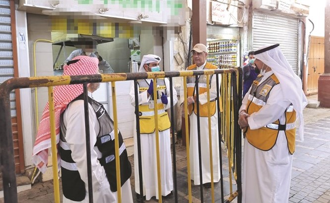 وضع حواجز لمرتادي السوق