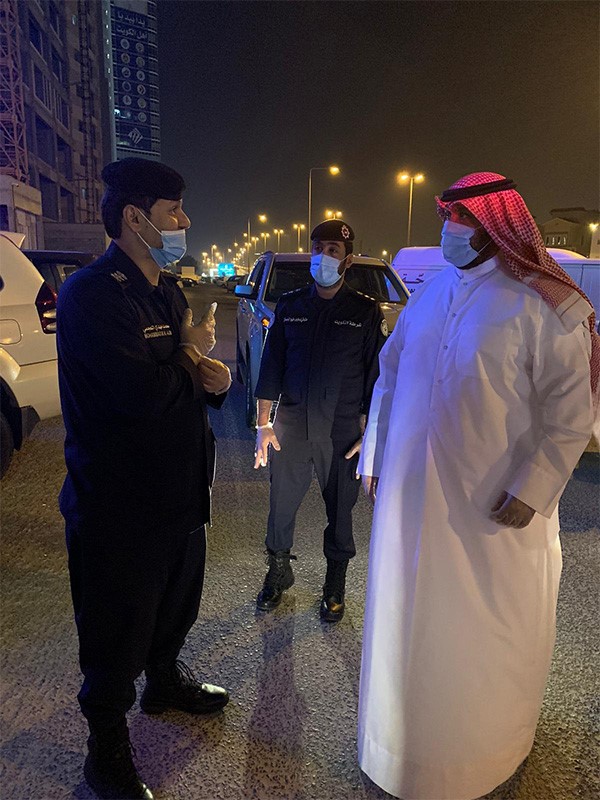 محافظ العاصمة الشيخ طلال الخالد يشرف على عملية حجر ثلاث عمارات سكنية في بنيد القار