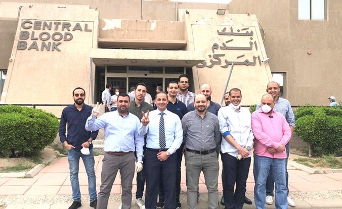 الجالية المصرية تتبرع بالدم تحت شعار «دمنا واحد»