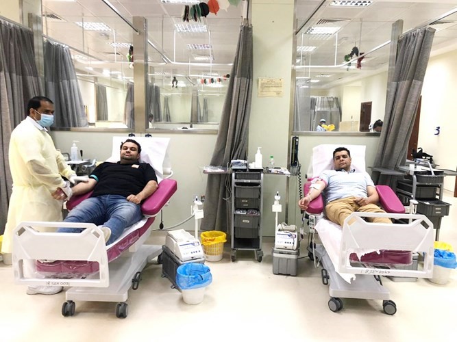 الجالية المصرية تتبرع بالدم تحت شعار «دمنا واحد»