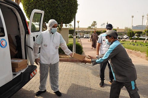 الهلال الأحمر: توزيع 210 آلاف وجبة للمحتاجين ضمن برنامج افطار الصائم